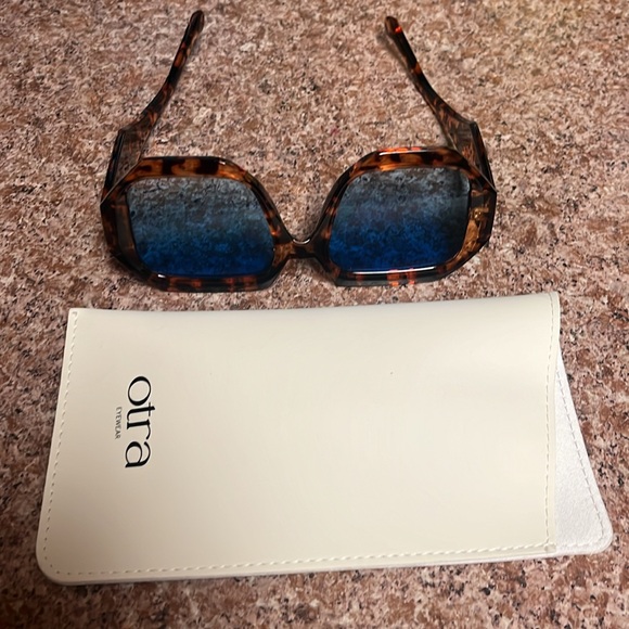 Otra Sunlgasses - Picture 3 of 3
